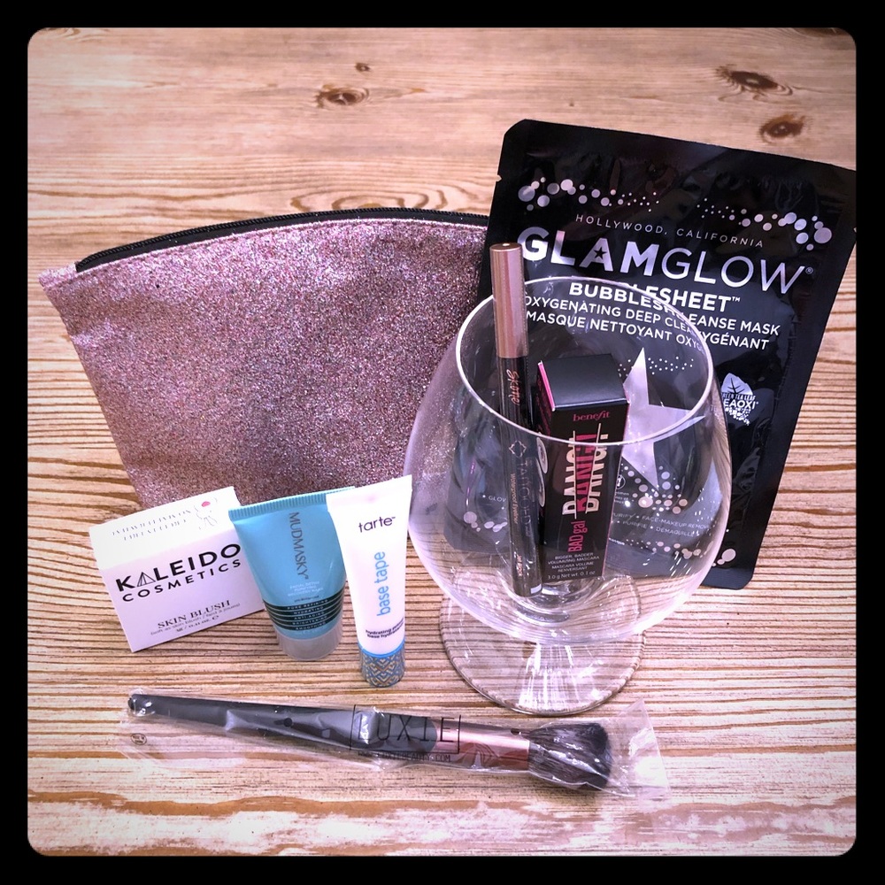 $100+ MSRP 8-piece Girls Night Out Bundle